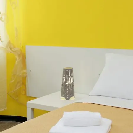 Yellow Nocleg ze śniadaniem