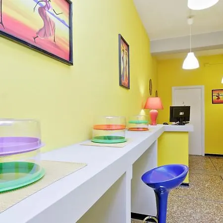 Yellow לינה וארוחת בוקר *